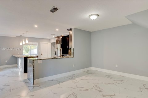 Touwnhouse à vendre à Margate, Floride: 4 chambres, 188.03 m2 № 2005247 - photo 9