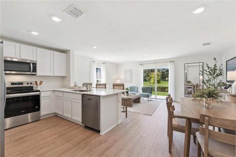 Townhouse in New Smyrna Beach, Florida 3 bedrooms, 135.92 sq.m. № 2204918 - photo 9