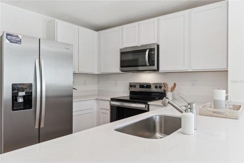 Townhouse in New Smyrna Beach, Florida 3 bedrooms, 135.92 sq.m. № 2204918 - photo 12