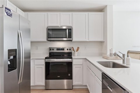 Townhouse in New Smyrna Beach, Florida 3 bedrooms, 135.92 sq.m. № 2204918 - photo 13