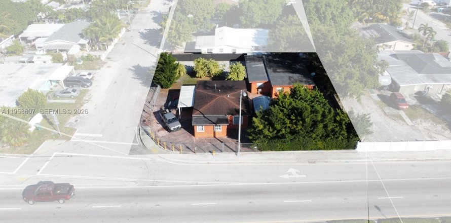 Коммерческая недвижимость в Майами, Флорида № 2020986