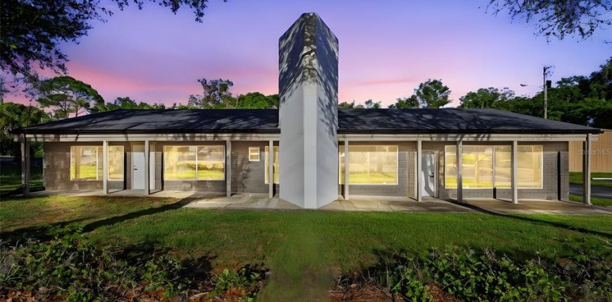 Immobilier commercial à Orange City, Floride 536.42 m2 № 2099527
