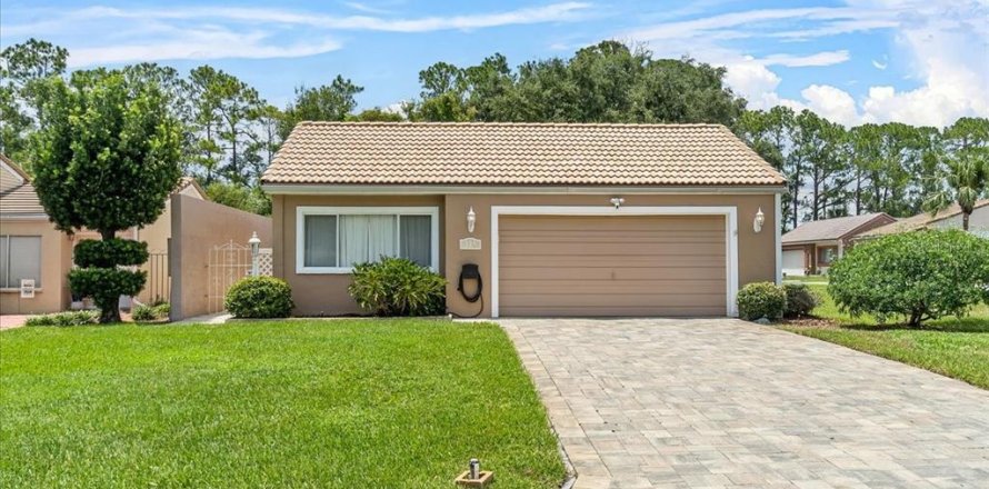 House in Winter Haven, Florida 3 bedrooms, 152.27 sq.m. № 1847849