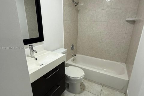 Купить кондоминиум в Майами, Флорида 3 спальни, 106.84м2, № 2026538 - фото 13