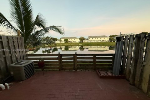 Купить кондоминиум в Майами, Флорида 3 спальни, 106.84м2, № 2026538 - фото 7