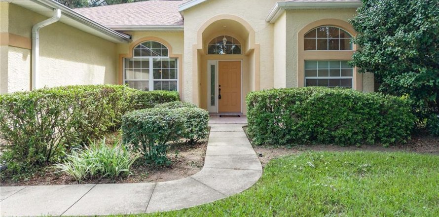 Villa ou maison à Dunnellon, Floride 3 chambres, 155.61 m2 № 2319069
