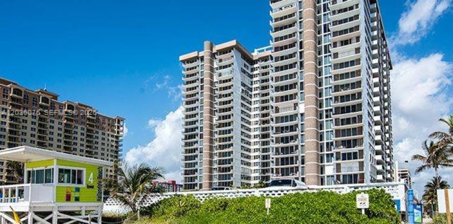 Condo à Hallandale Beach, Floride, 2 chambres  № 2089510