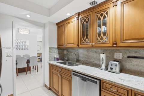 Copropriété à vendre à Hallandale Beach, Floride: 2 chambres, 115.94 m2 № 2089510 - photo 12