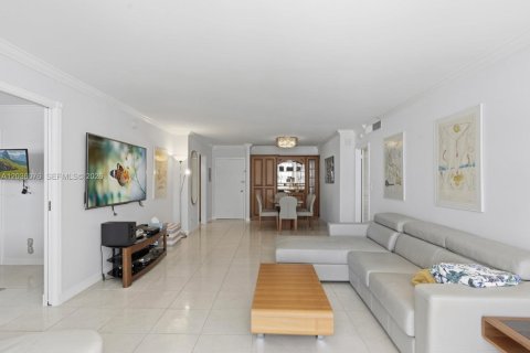 Copropriété à vendre à Hallandale Beach, Floride: 2 chambres, 115.94 m2 № 2089510 - photo 16