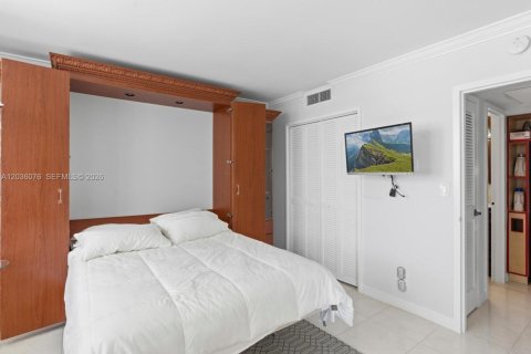 Copropriété à vendre à Hallandale Beach, Floride: 2 chambres, 115.94 m2 № 2089510 - photo 23