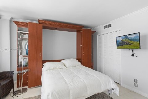 Copropriété à vendre à Hallandale Beach, Floride: 2 chambres, 115.94 m2 № 2089510 - photo 20