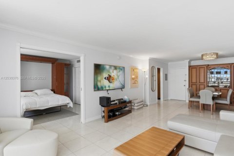 Copropriété à vendre à Hallandale Beach, Floride: 2 chambres, 115.94 m2 № 2089510 - photo 18