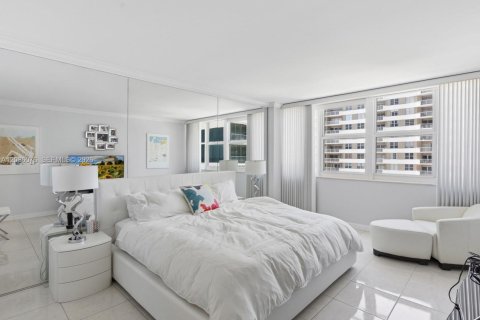 Copropriété à vendre à Hallandale Beach, Floride: 2 chambres, 115.94 m2 № 2089510 - photo 30