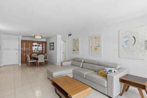 Copropriété à vendre à Hallandale Beach, Floride: 2 chambres, 115.94 m2 № 2089510 - photo 17