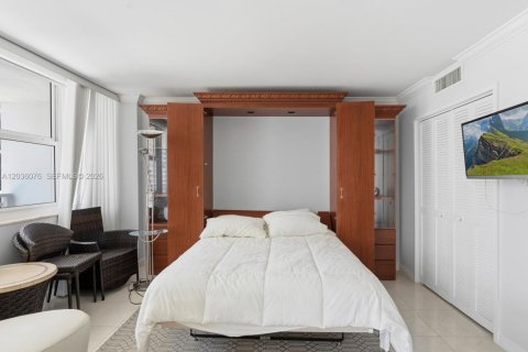 Copropriété à vendre à Hallandale Beach, Floride: 2 chambres, 115.94 m2 № 2089510 - photo 19