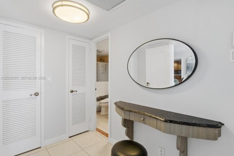 Copropriété à vendre à Hallandale Beach, Floride: 2 chambres, 115.94 m2 № 2089510 - photo 28