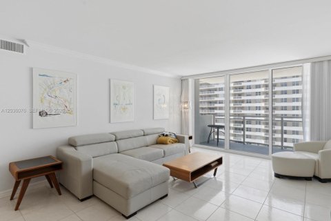 Copropriété à vendre à Hallandale Beach, Floride: 2 chambres, 115.94 m2 № 2089510 - photo 14