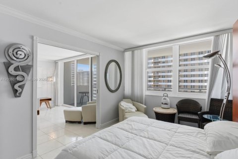 Copropriété à vendre à Hallandale Beach, Floride: 2 chambres, 115.94 m2 № 2089510 - photo 22