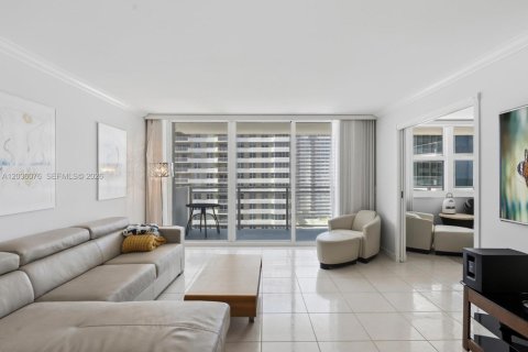 Copropriété à vendre à Hallandale Beach, Floride: 2 chambres, 115.94 m2 № 2089510 - photo 13