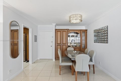 Copropriété à vendre à Hallandale Beach, Floride: 2 chambres, 115.94 m2 № 2089510 - photo 6