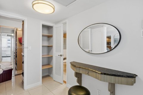 Copropriété à vendre à Hallandale Beach, Floride: 2 chambres, 115.94 m2 № 2089510 - photo 29