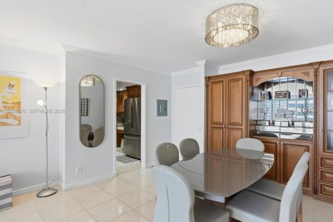 Copropriété à vendre à Hallandale Beach, Floride: 2 chambres, 115.94 m2 № 2089510 - photo 8
