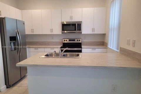 Townhouse in Homestead, Florida 3 bedrooms, 123.65 sq.m. № 2042985 - photo 5