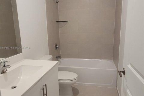 Townhouse in Homestead, Florida 3 bedrooms, 123.65 sq.m. № 2042985 - photo 12