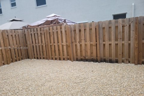 Townhouse in Homestead, Florida 3 bedrooms, 123.65 sq.m. № 2042985 - photo 18