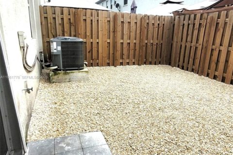 Townhouse in Homestead, Florida 3 bedrooms, 123.65 sq.m. № 2042985 - photo 17