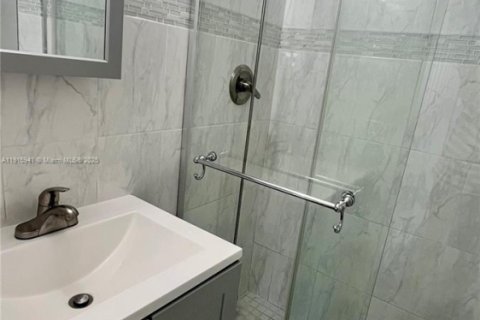 Touwnhouse à louer à Miami, Floride: 3 chambres, 114.46 m2 № 1970609 - photo 12