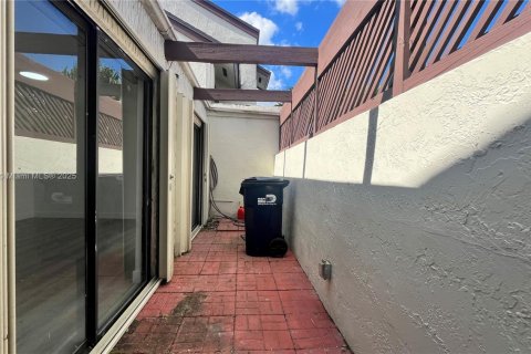 Touwnhouse à louer à Miami, Floride: 3 chambres, 114.46 m2 № 1970609 - photo 22