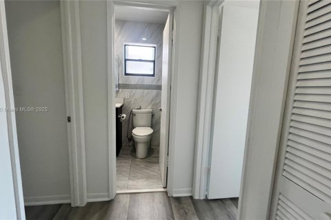 Touwnhouse à louer à Miami, Floride: 3 chambres, 114.46 m2 № 1970609 - photo 16