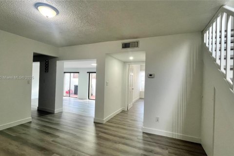 Touwnhouse à louer à Miami, Floride: 3 chambres, 114.46 m2 № 1970609 - photo 21