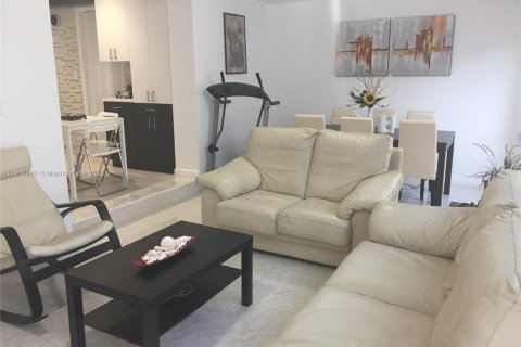 Touwnhouse à louer à Miami, Floride: 3 chambres, 114.46 m2 № 1970609 - photo 24