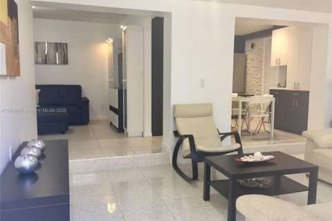 Touwnhouse à louer à Miami, Floride: 3 chambres, 114.46 m2 № 1970609 - photo 23