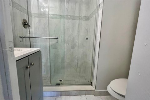 Touwnhouse à louer à Miami, Floride: 3 chambres, 114.46 m2 № 1970609 - photo 11