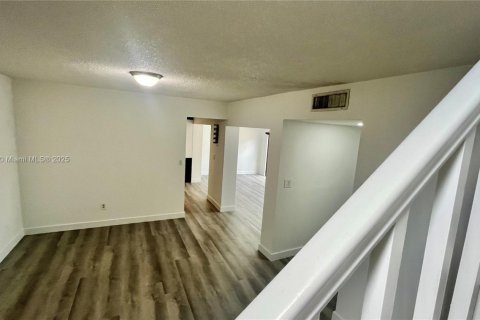 Touwnhouse à louer à Miami, Floride: 3 chambres, 114.46 m2 № 1970609 - photo 15