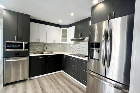 Touwnhouse à louer à Miami, Floride: 3 chambres, 114.46 m2 № 1970609 - photo 5