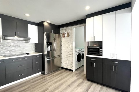 Touwnhouse à louer à Miami, Floride: 3 chambres, 114.46 m2 № 1970609 - photo 4