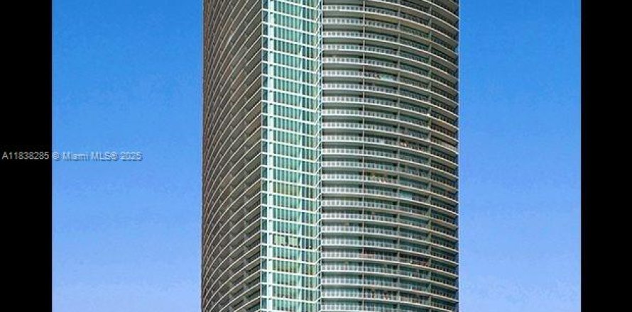 Condominio en Miami, Florida, 1 dormitorio № 1823668