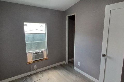 Apartamento en alquiler en Arcadia, Florida, 2 dormitorios, 55.74 m2 № 1912301 - foto 3