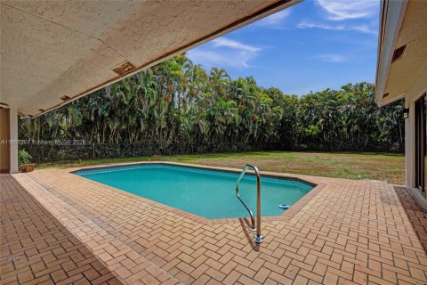 House in Wellington, Florida 4 bedrooms, 263.29 sq.m. № 1892906 - photo 10