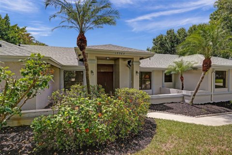 House in Wellington, Florida 4 bedrooms, 263.29 sq.m. № 1892906 - photo 9