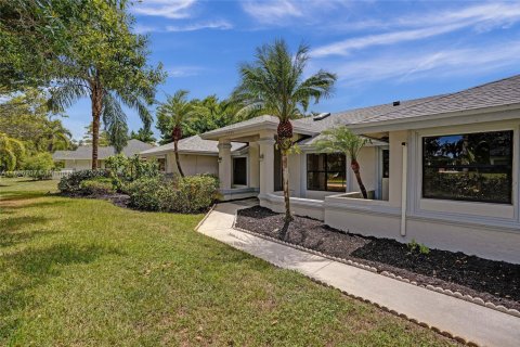 House in Wellington, Florida 4 bedrooms, 263.29 sq.m. № 1892906 - photo 8
