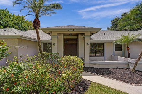 House in Wellington, Florida 4 bedrooms, 263.29 sq.m. № 1892906 - photo 1