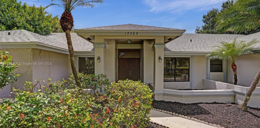 House in Wellington, Florida 4 bedrooms, 263.29 sq.m. № 1892906