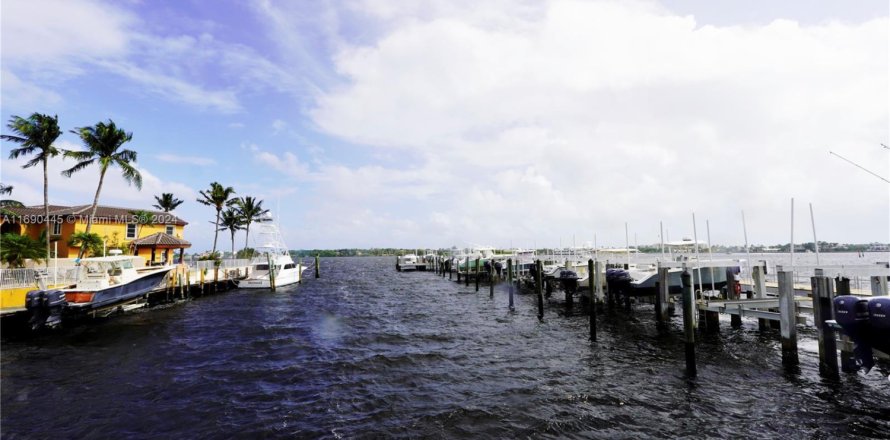 Adosado en Boynton Beach, Florida 3 dormitorios, 148.55 m2 № 2088466
