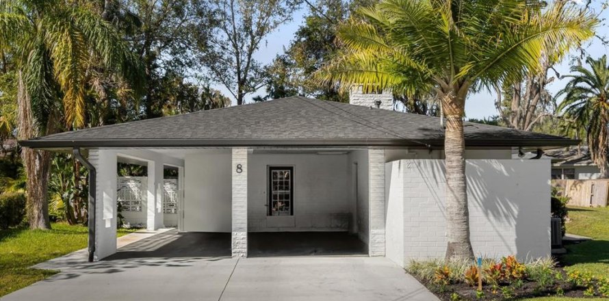 House in Yalaha, Florida 3 bedrooms, 148.55 sq.m. № 1544375