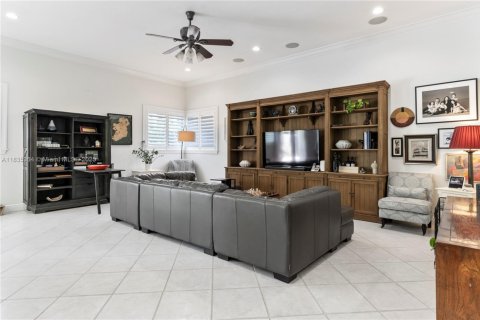 House in Miami, Florida 4 bedrooms, 277.41 sq.m. № 1820176 - photo 7